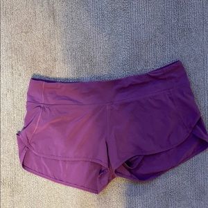 size 10 lululemon shorts 2.5 inch